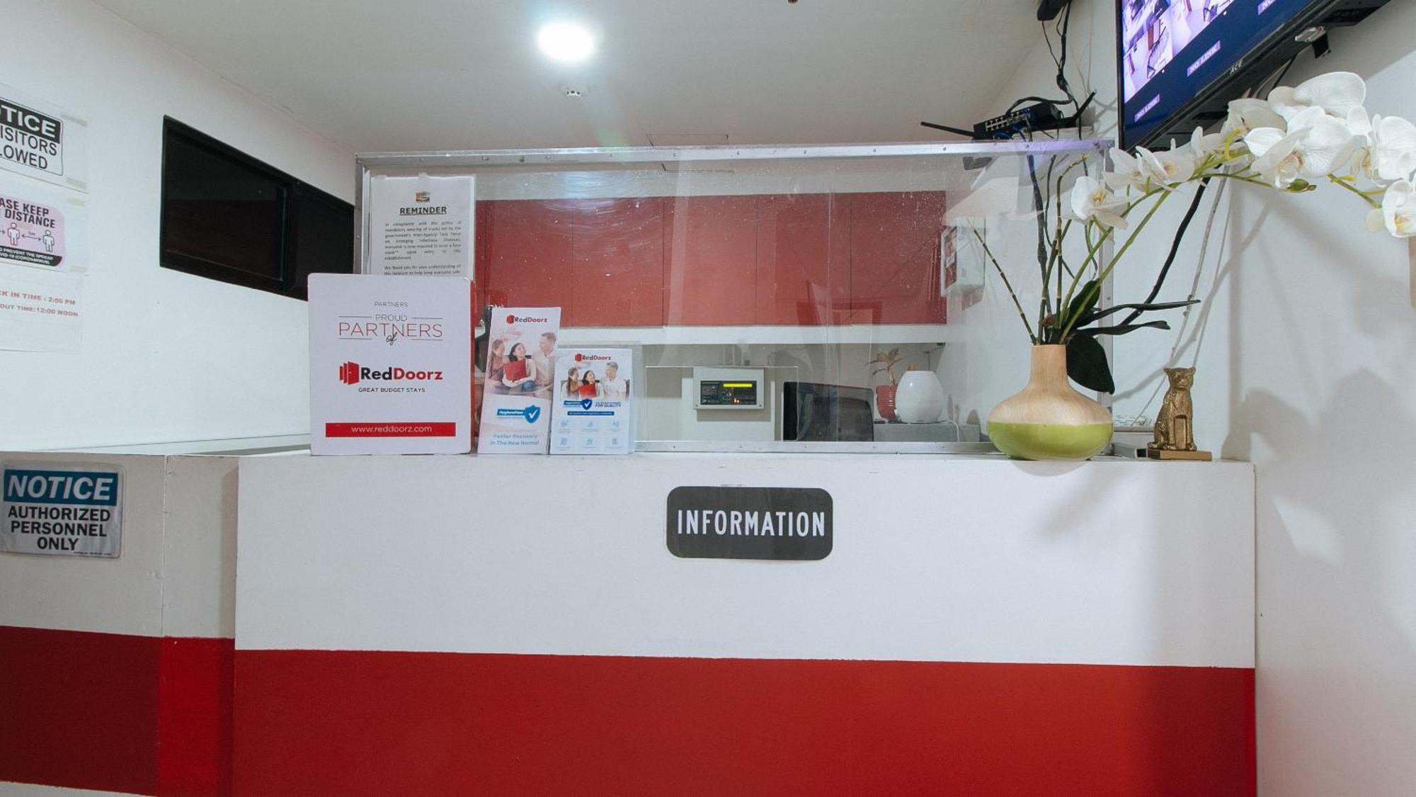 Reddoorz At Dbuilders Rooms Bangkal Makati San Pedro Makati Exterior foto