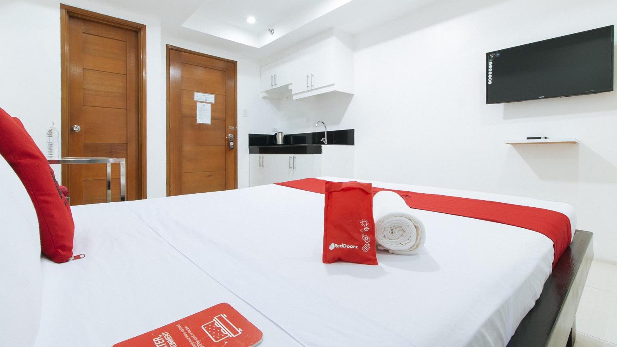 Reddoorz At Dbuilders Rooms Bangkal Makati San Pedro Makati Exterior foto