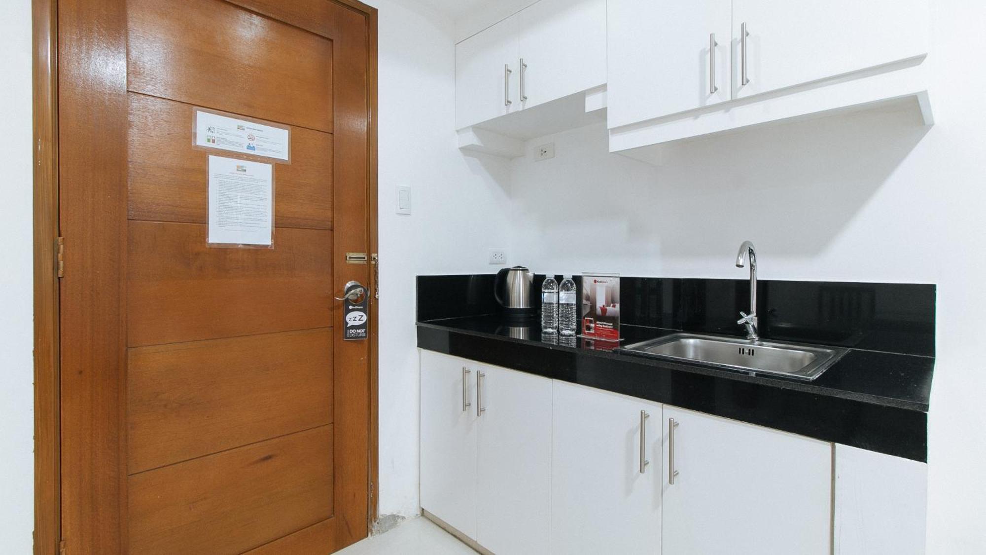 Reddoorz At Dbuilders Rooms Bangkal Makati San Pedro Makati Exterior foto