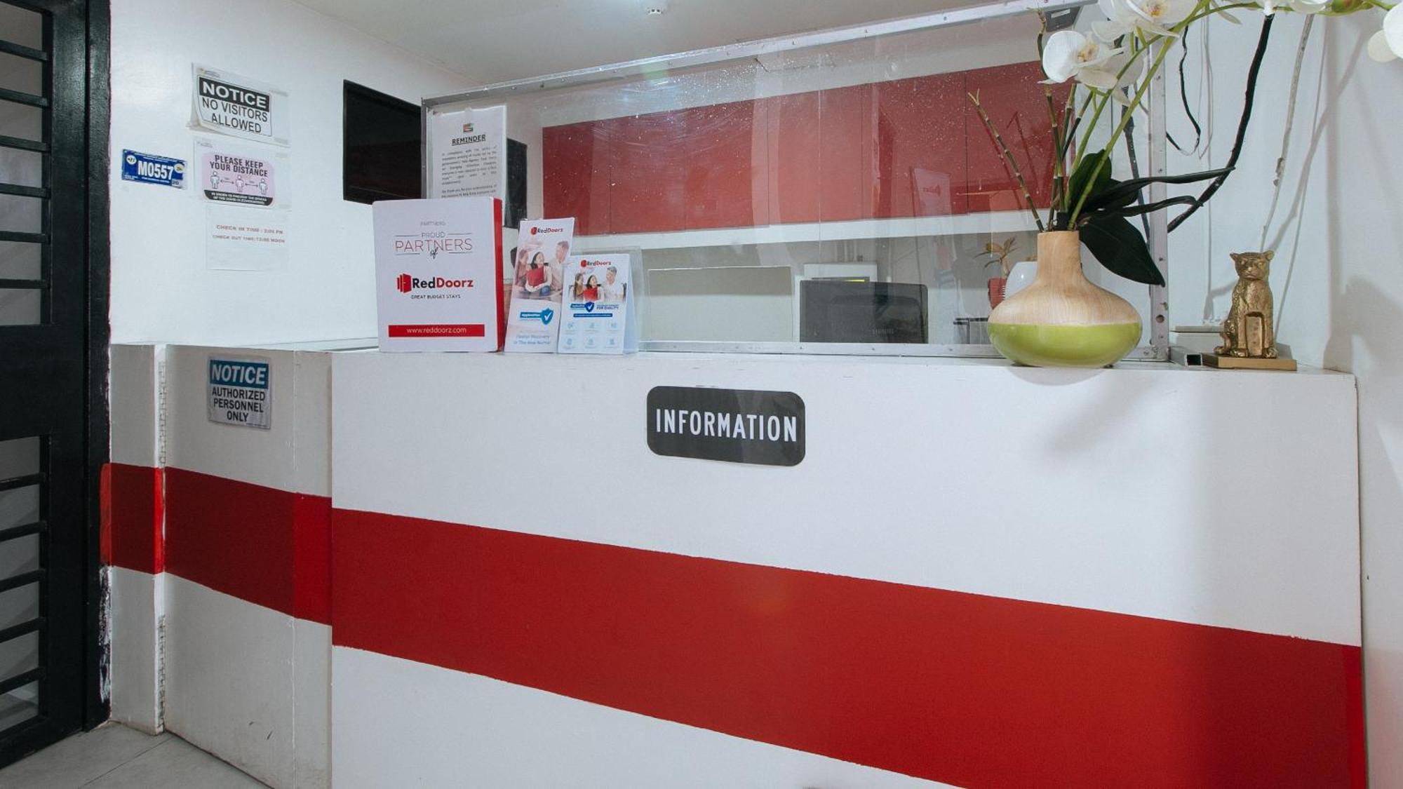 Reddoorz At Dbuilders Rooms Bangkal Makati San Pedro Makati Exterior foto